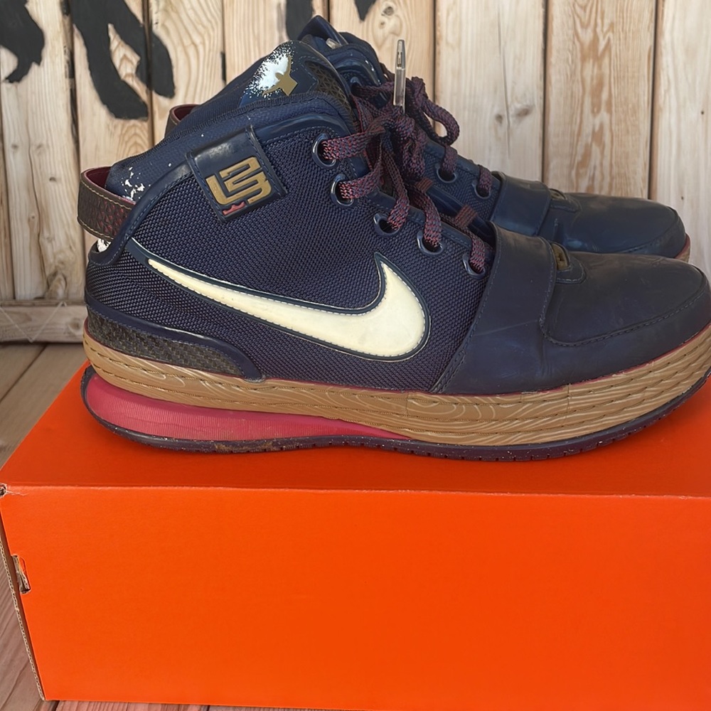 Nike lebron 6 chalk size 9.5 used no OG box - Picture 4 of 5